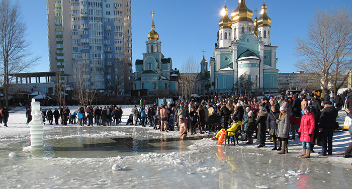 Ополонка біля церкви Різдва Христового