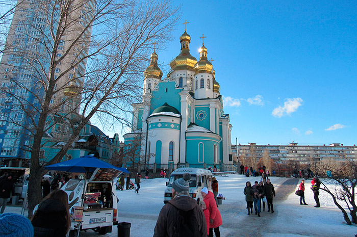 Пересувні кав’ярні на підході до озера