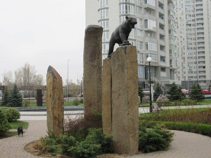 Колона з леопардом