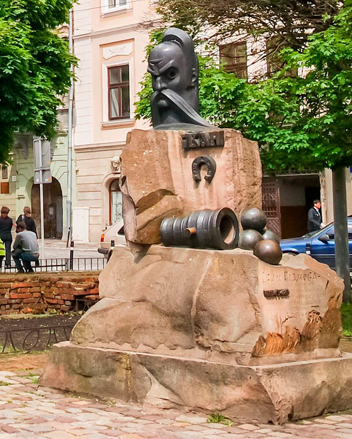 Пам’ятник Івану Підкові