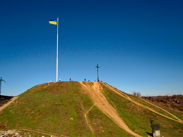 Флагшток з прапором України