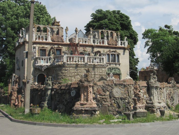Вид спереду