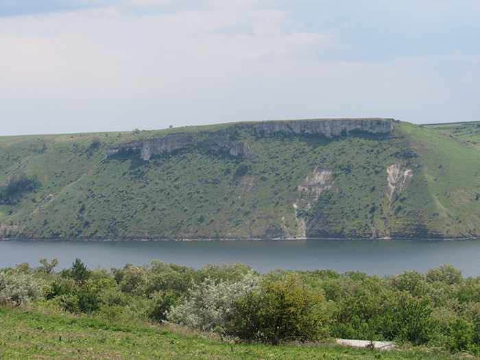 Пагорби над річкою
